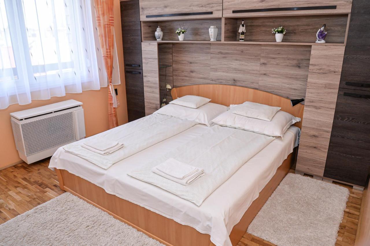 Lilla Vendeghaz Villa Hajdúszoboszló Buitenkant foto
