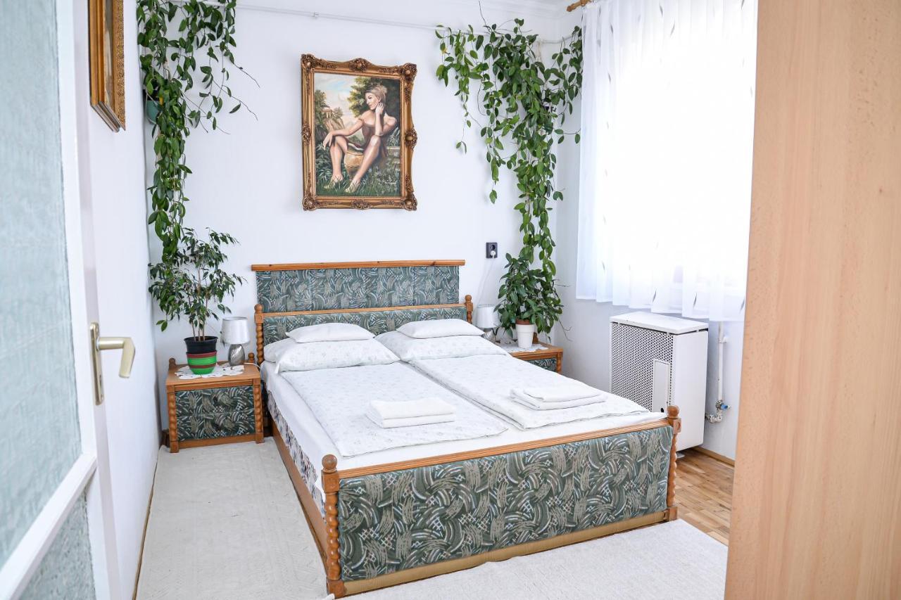 Lilla Vendeghaz Villa Hajdúszoboszló Buitenkant foto