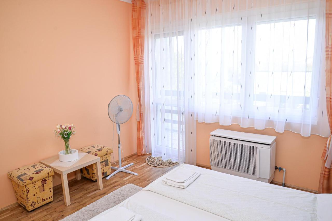 Lilla Vendeghaz Villa Hajdúszoboszló Buitenkant foto