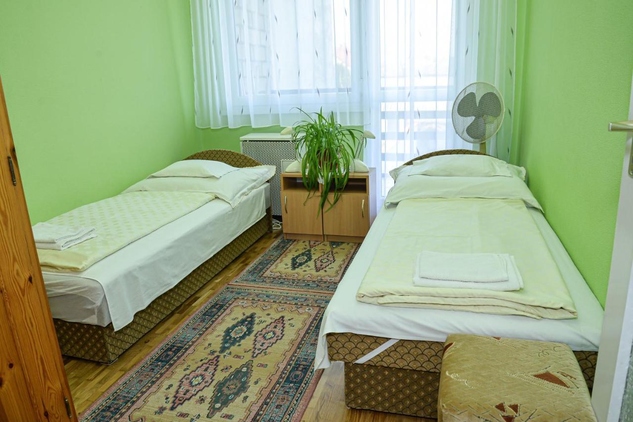 Lilla Vendeghaz Villa Hajdúszoboszló Buitenkant foto