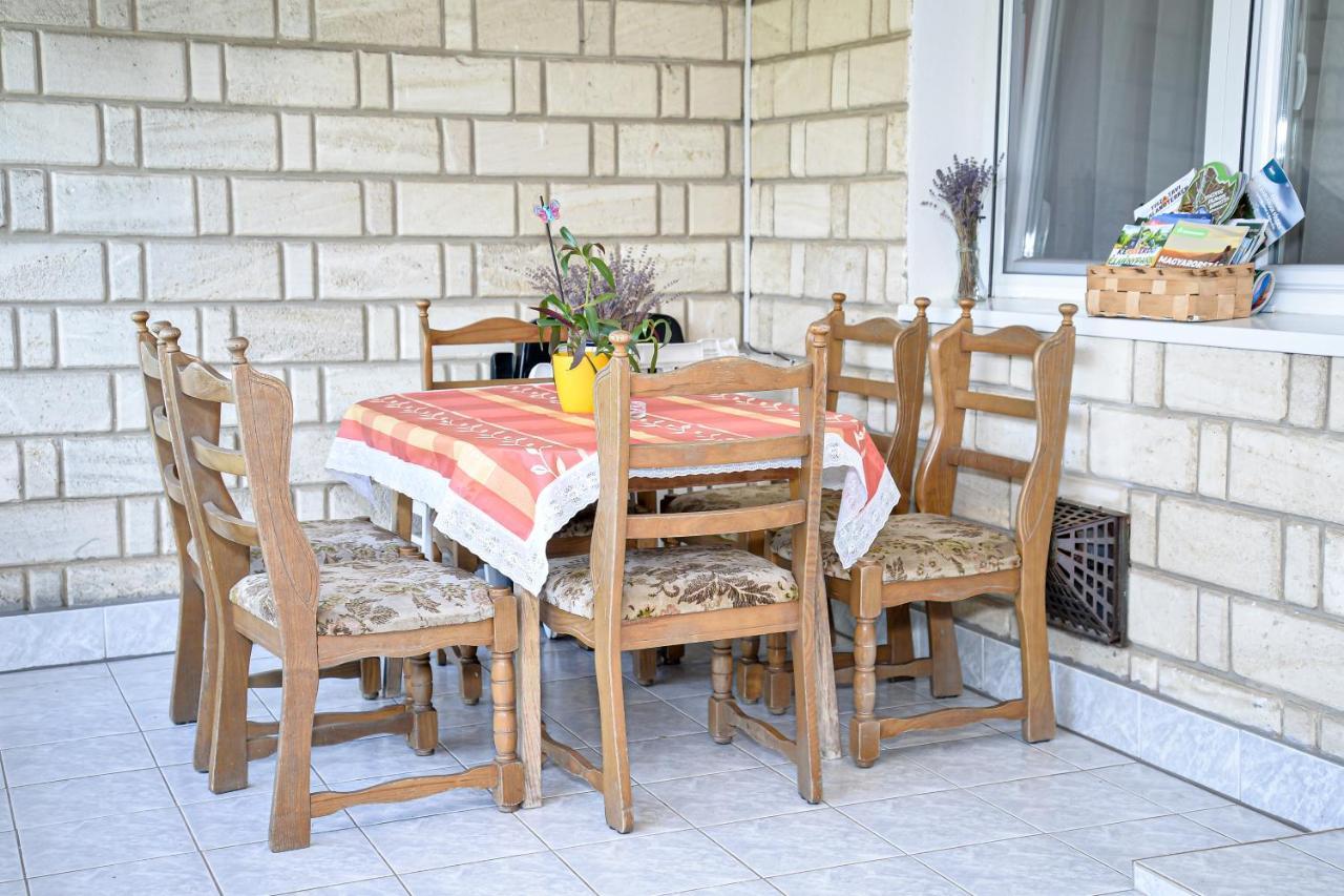 Lilla Vendeghaz Villa Hajdúszoboszló Buitenkant foto