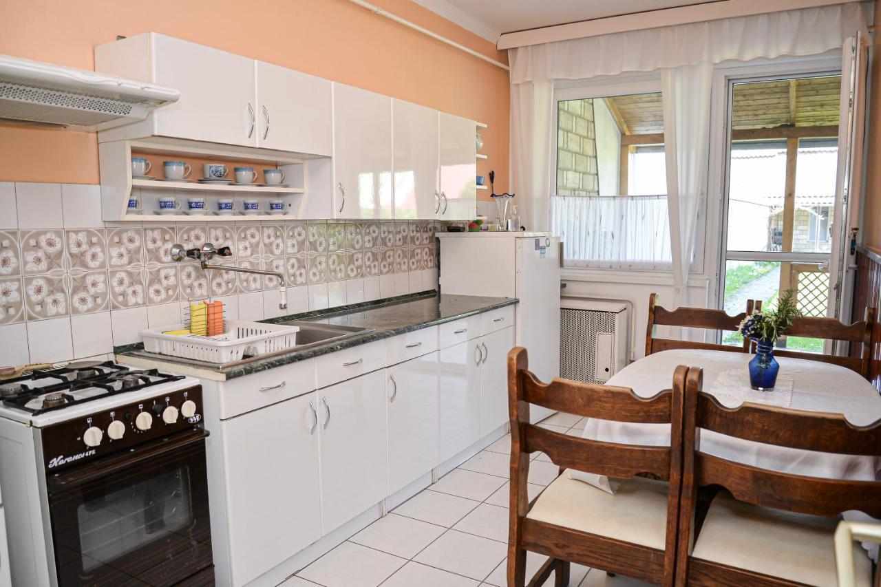 Lilla Vendeghaz Villa Hajdúszoboszló Buitenkant foto