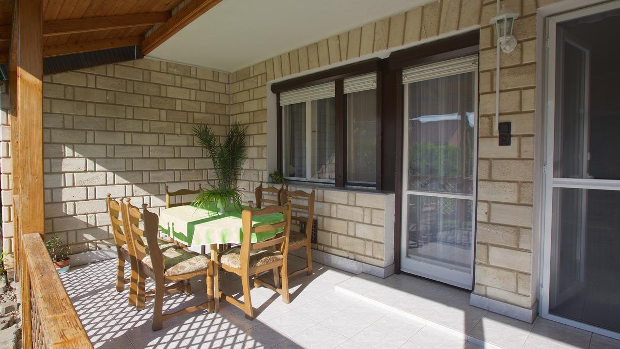Lilla Vendeghaz Villa Hajdúszoboszló Buitenkant foto