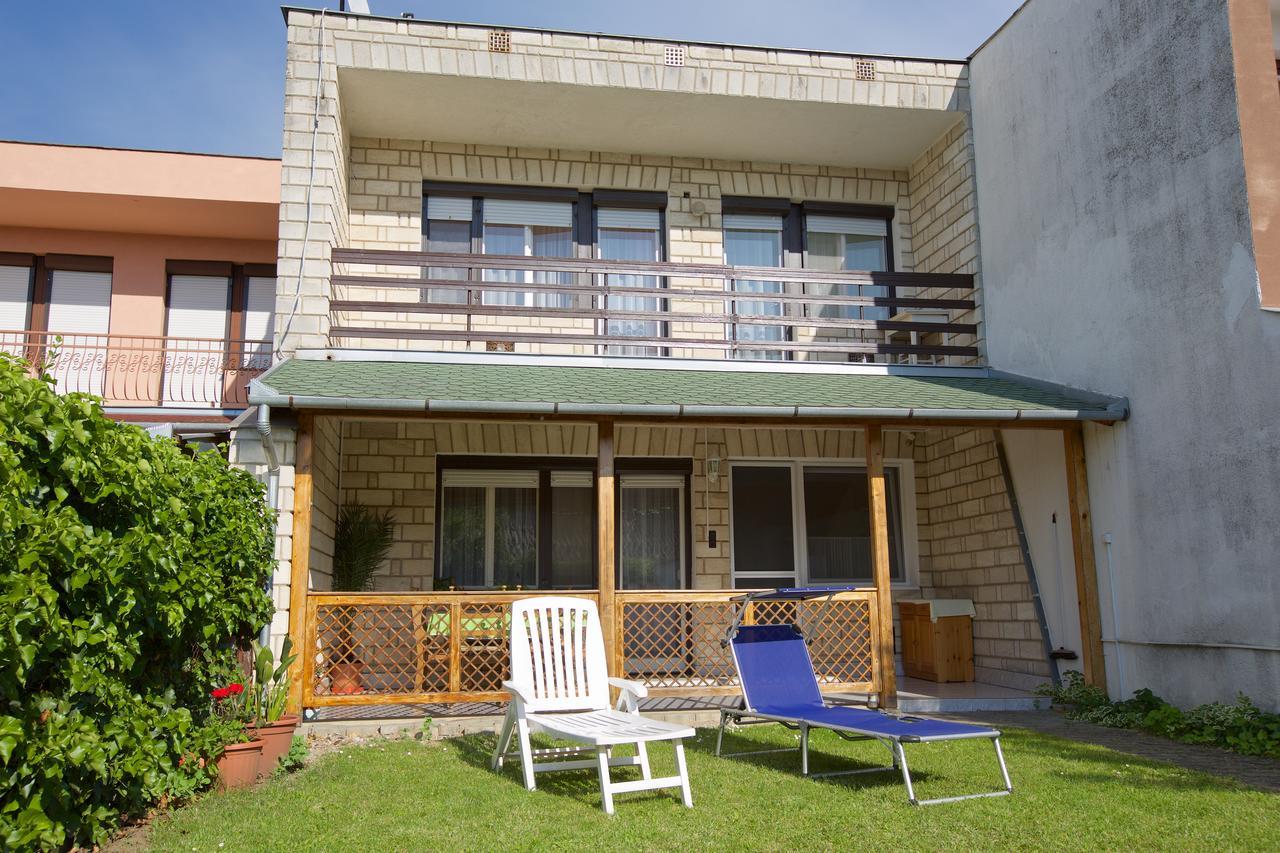 Lilla Vendeghaz Villa Hajdúszoboszló Buitenkant foto